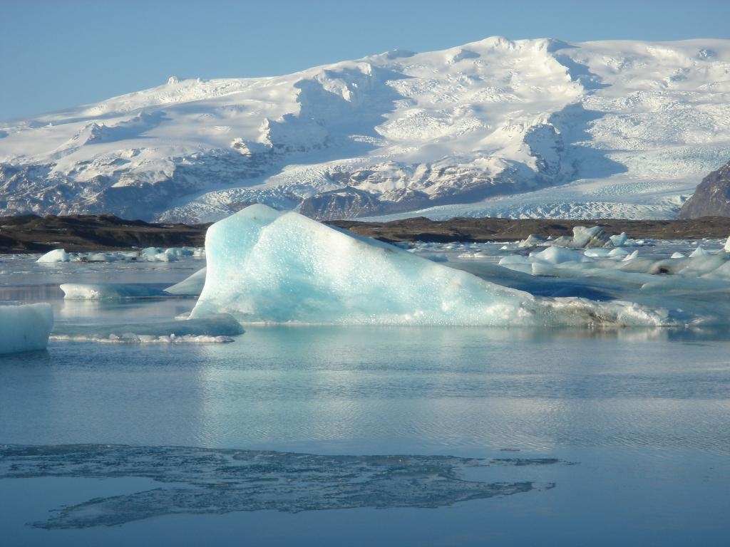 Hypnotic ice in Jökulsárlón