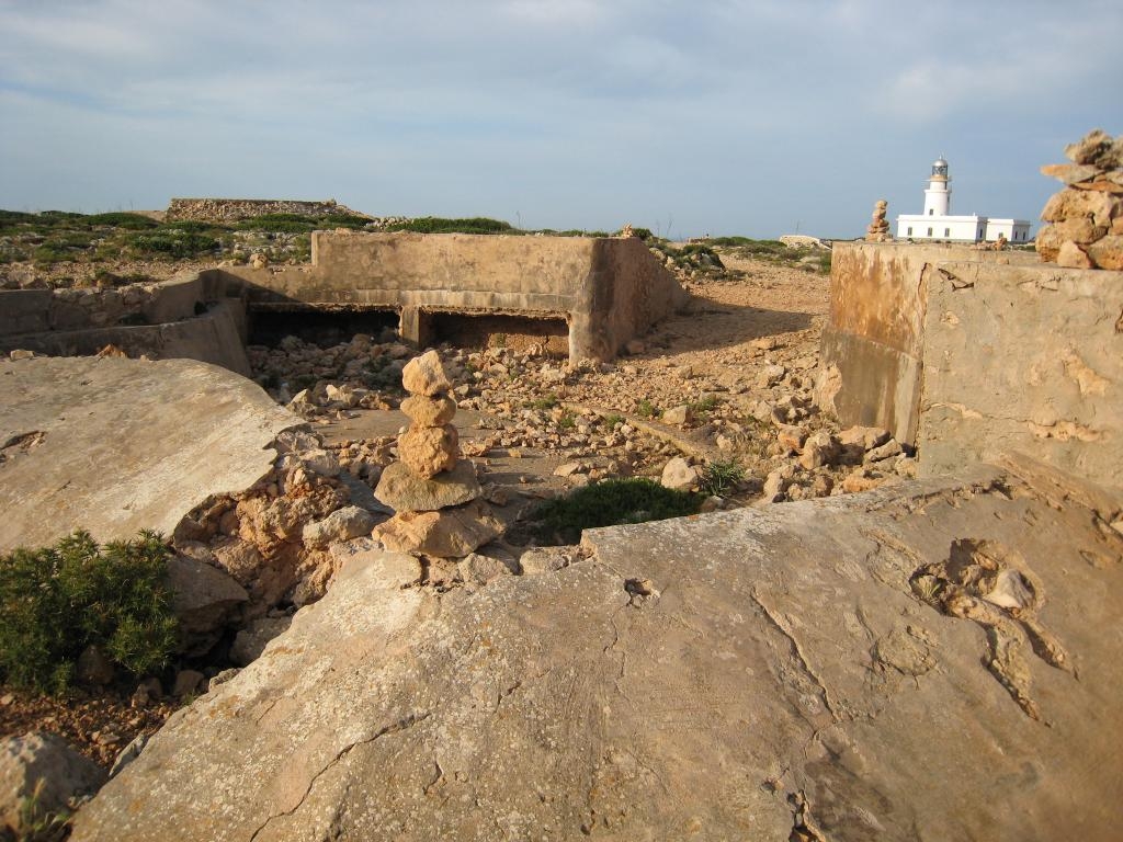 More bunkers with spontaneous sculptures
