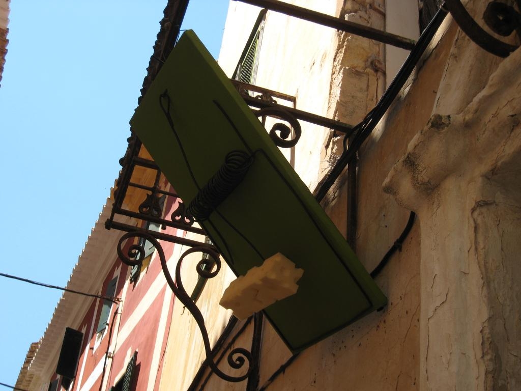 Oversized mousetrap