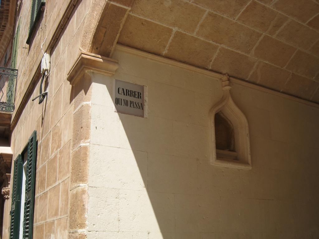 Carrer Qui no passa